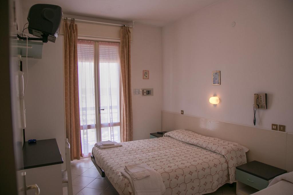 Hotel Heaven Rimini Zimmer foto